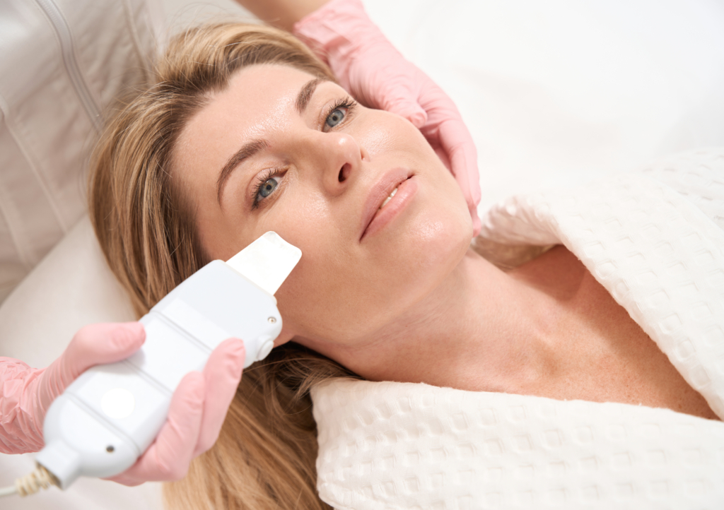 Patient unterzieht sich einer Prozedur mit einem CO2-Laser