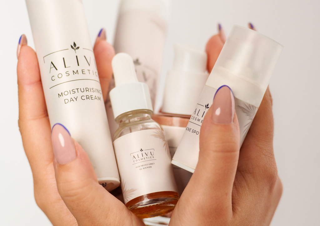 AlivuCosmetics bietet zertifizierte Naturkosmetik für alle Hauttypen, die mit nachhaltigen und natürlichen Inhaltsstoffen für eine gesunde Haut sorgt.